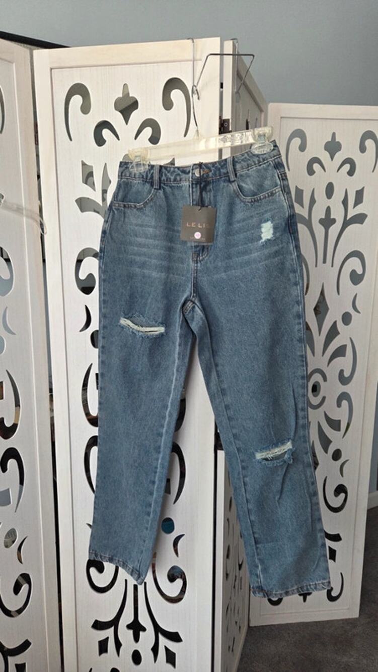 Le Lis Distressed High Waisted Straight Leg Boyfriend Denim  NWT Women's Small